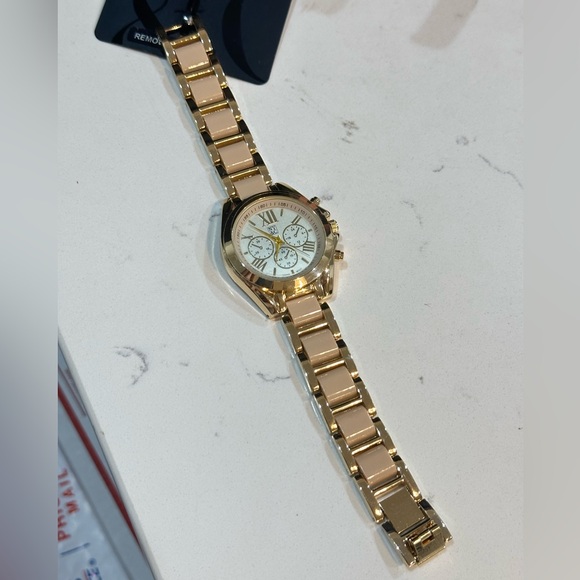 New York & Co. Pink Gold tone watch NWT - Picture 3 of 4